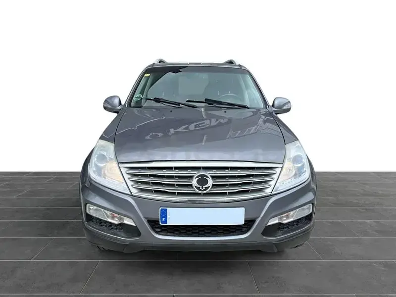 Usado SsangYong Rexton Limited 155 CV (114 kW) 2014 Gris / plata SUV