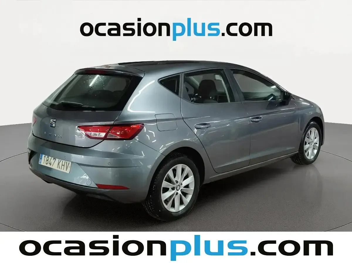 Usado Seat Leon Style 110 CV (80 kW) 2018 Gris Berlina