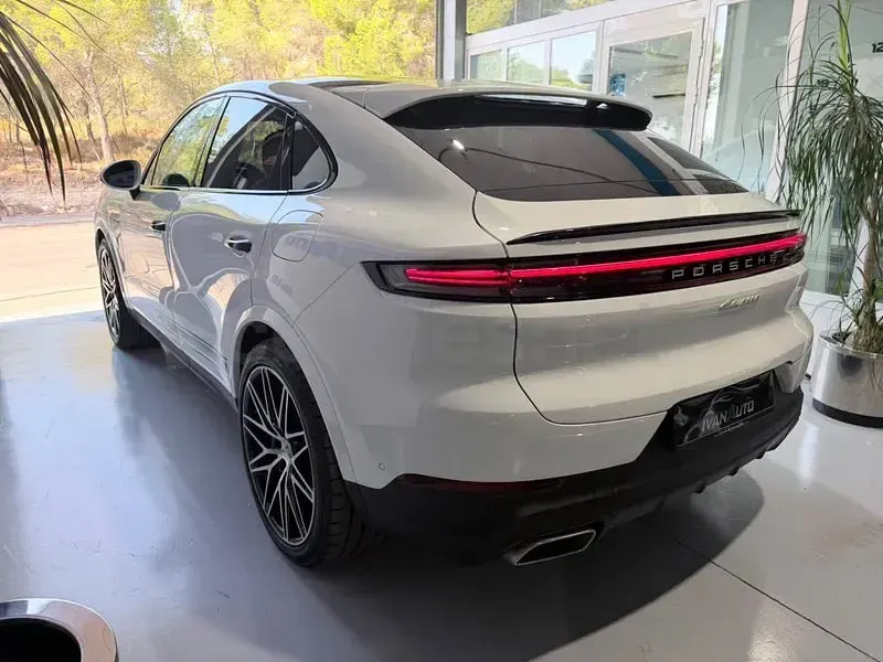 Usado Porsche Cayenne 470 CV (345 kW) 2025 Blanco SUV