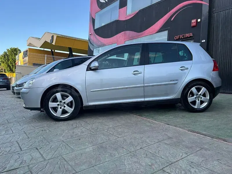 Usado VW Golf VI Highline 140 CV (102 kW) 2008 Gris / plata Utilitario