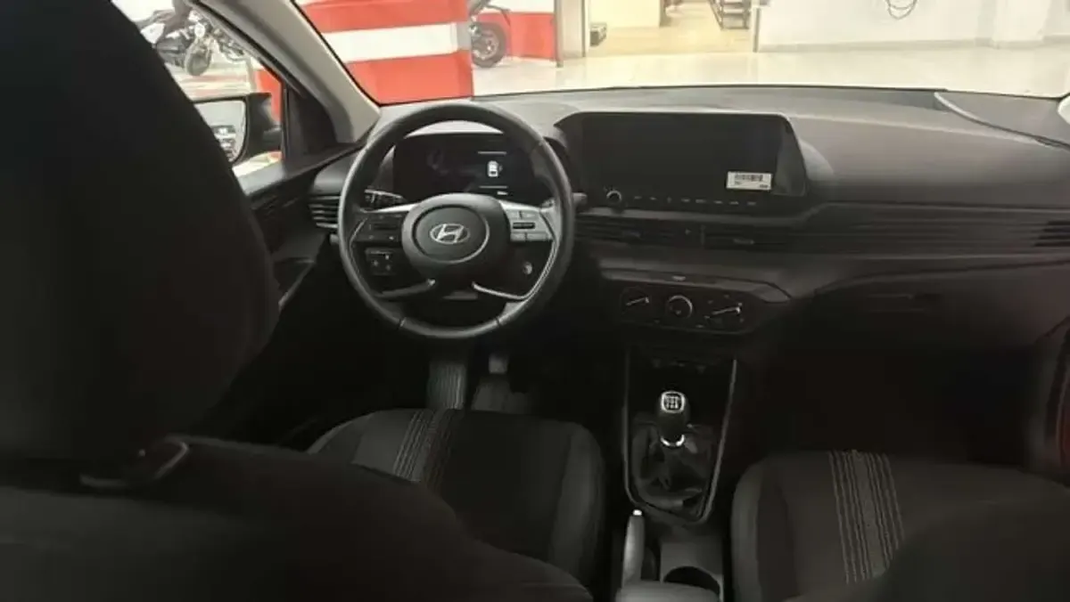 Usado Hyundai i20 79 CV (58 kW) 2024 Rojo Utilitario