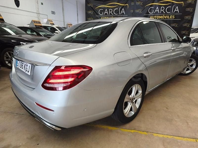 Usado Mercedes E300 245 CV (180 kW) 2018 Gris / plata Berlina