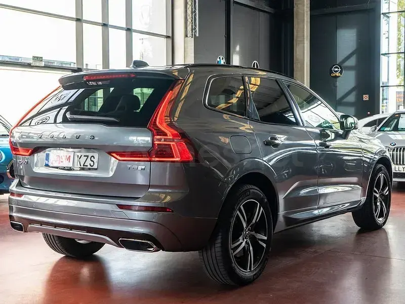 Usado Volvo XC60 R-Design 390 CV (286 kW) 2019 Gris / plata SUV