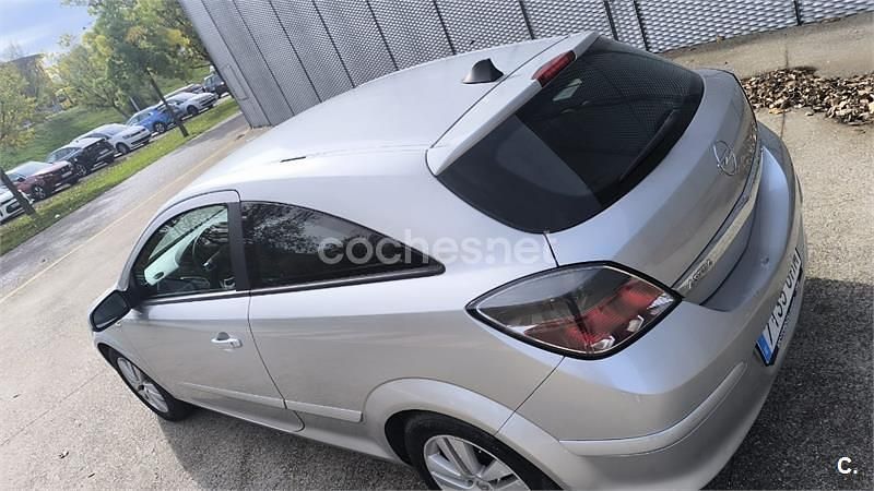 Gris / plata Usado 2008 Opel Astra GTC Sport Berlina | 2950 € (Precio justo) - Imagen 1/4