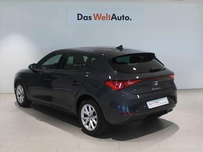 Usado Seat Leon Style 110 CV (80 kW) 2024 Gris Utilitario