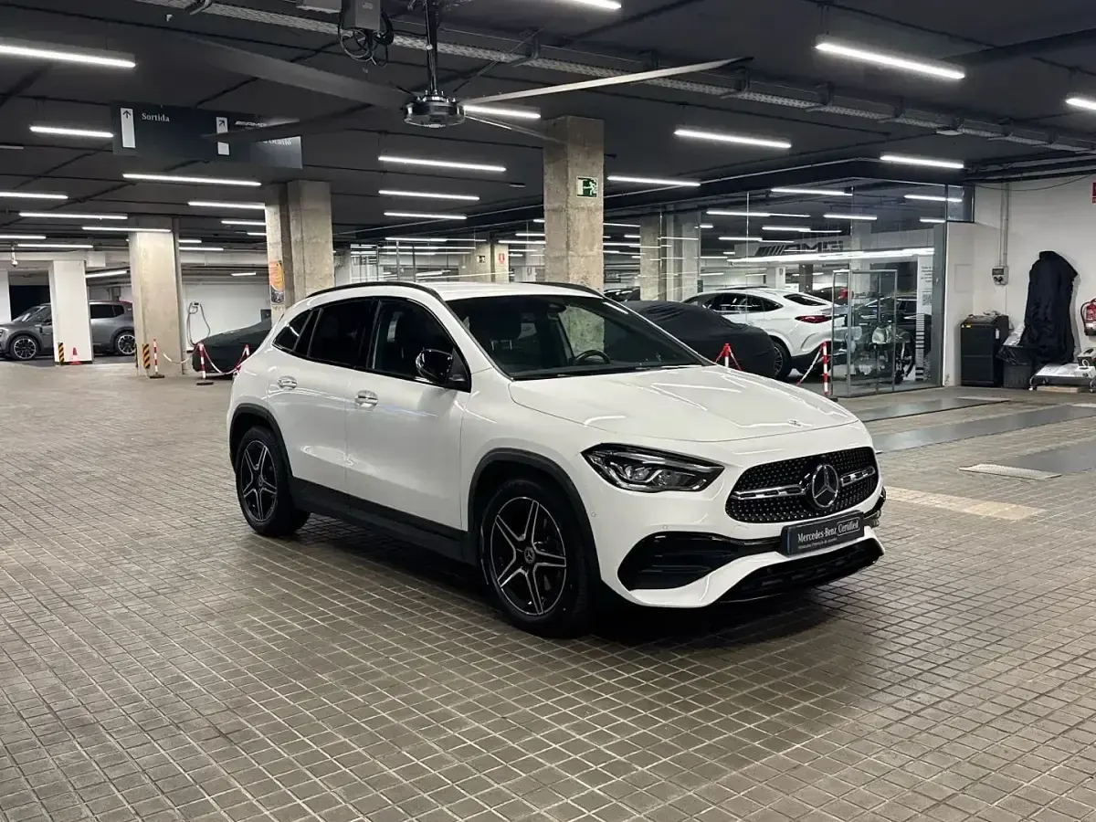 Usado Mercedes GLA200 150 CV (110 kW) 2022 Blanco SUV