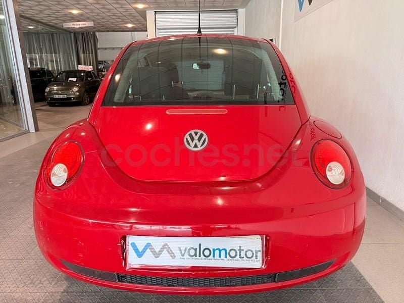 Begagnad VW New Beetle 105 HK (77 kW) 2007 Röd Halvkombi