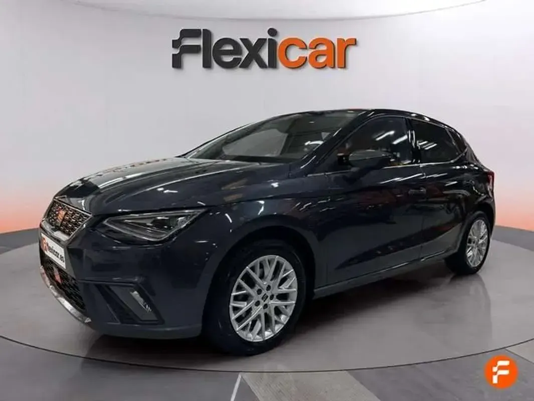 Usado Seat Ibiza 110 CV (80 kW) 2024 Gris Utilitario