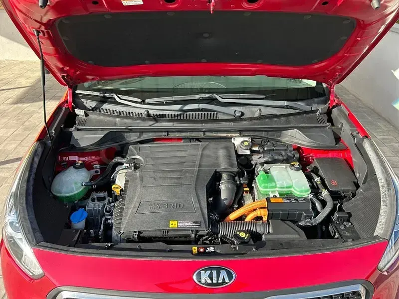 Usado Kia Niro 141 CV (103 kW) 2017 Granate SUV