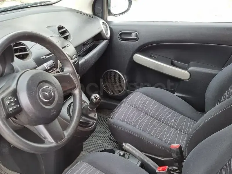 Używany Mazda 2 Active 75 KM (55 kW) 2009 Szary Hatchback