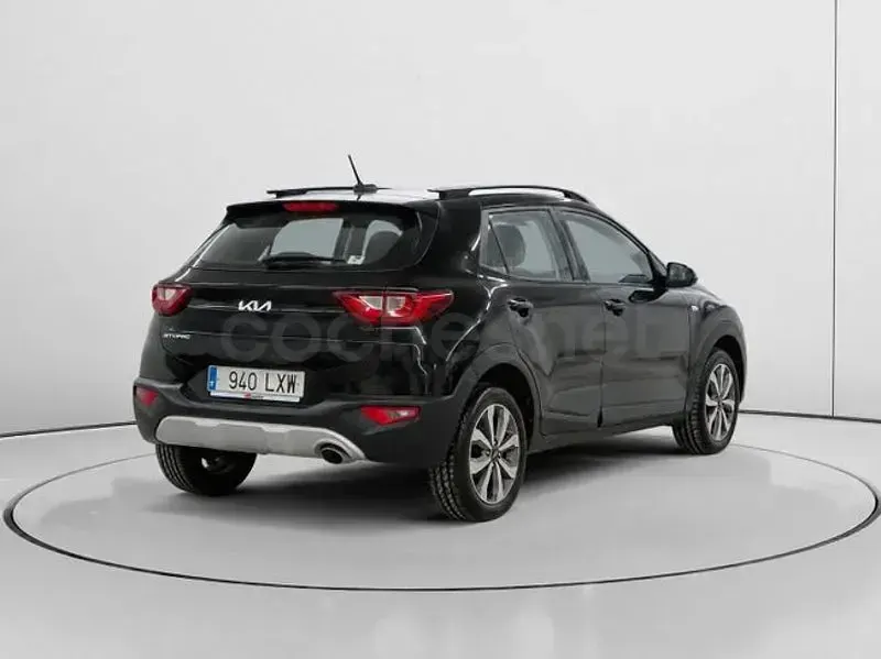 Usado Kia Stonic 84 CV (61 kW) 2022 Negro SUV