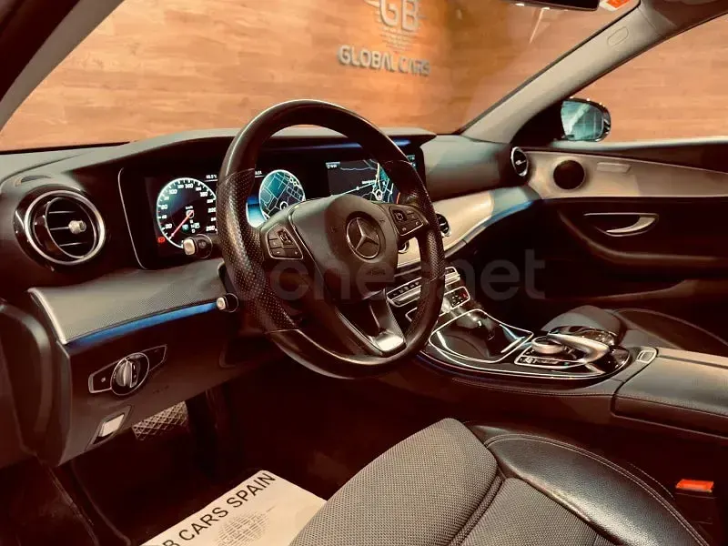 Usado Mercedes E220 194 CV (142 kW) 2016 Gris / plata Berlina