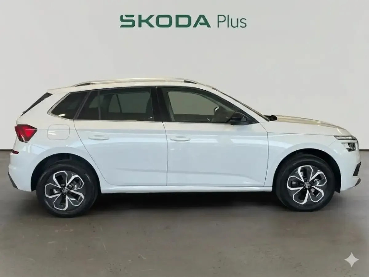 Usado Skoda Kamiq Selection 115 CV (84 kW) 2025 Blanco SUV
