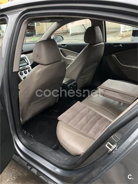 Usado VW Passat Advance 150 CV (110 kW) 2006 Gris / plata Berlina