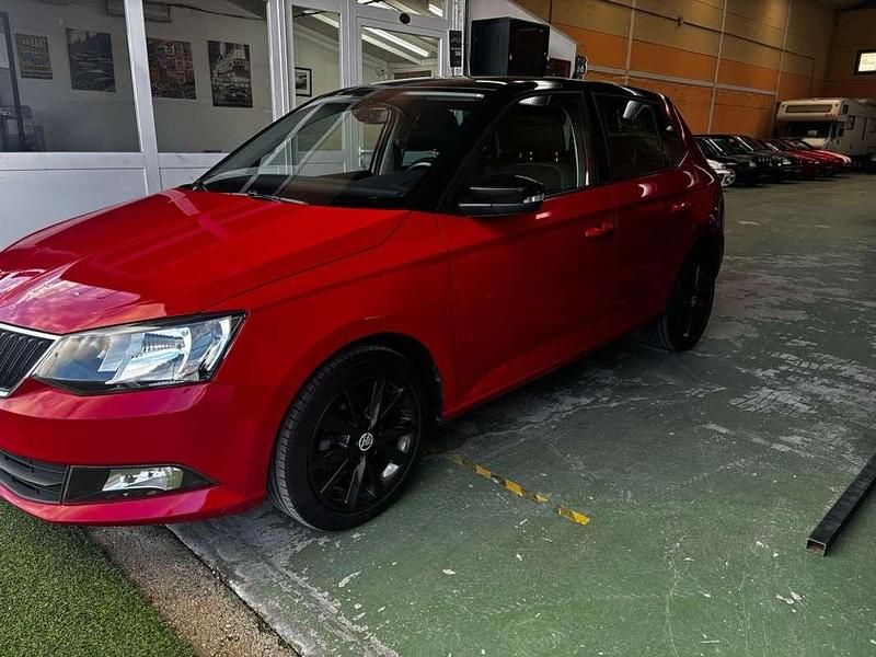 Usado Skoda Fabia Style 90 CV (66 kW) 2015 Rojo Utilitario