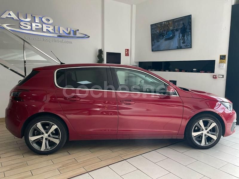 Usado Peugeot 308 Allure 130 CV (95 kW) 2018 Rojo Berlina