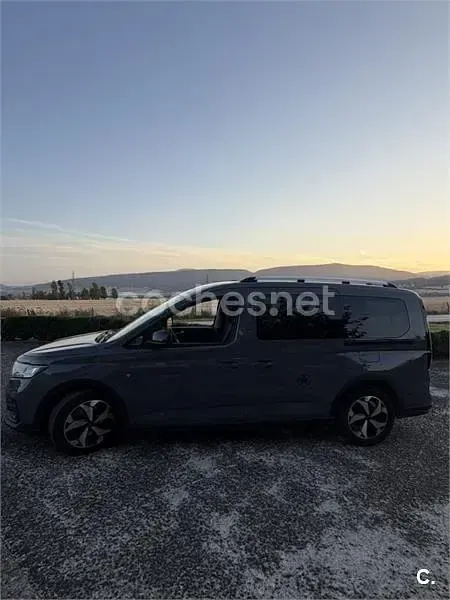 Usado Ford Grand Tourneo Connect Active 122 CV (89 kW) 2023 Gris / plata Monovolumen