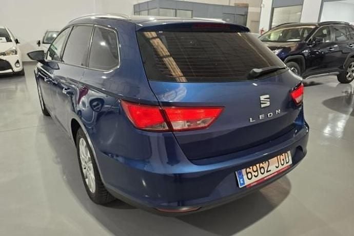 Usado Seat Leon ST Style 125 CV (91 kW) 2015 Azul Familiar