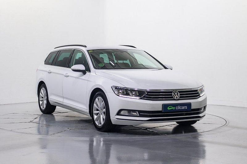Usado VW Passat Exclusive 150 CV (110 kW) 2019 Blanco Familiar