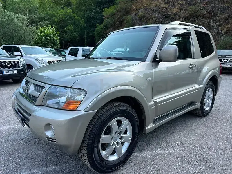 Usado Mitsubishi Montero 160 CV (117 kW) 2006 Beige SUV
