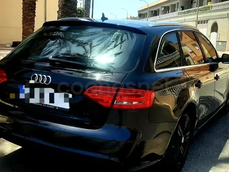 Usado Audi A4 136 CV (100 kW) 2012 Negro Familiar