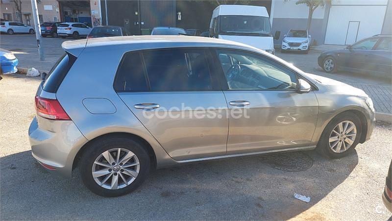 Usado VW Golf VII Business 110 CV (80 kW) 2014 Gris / plata Berlina