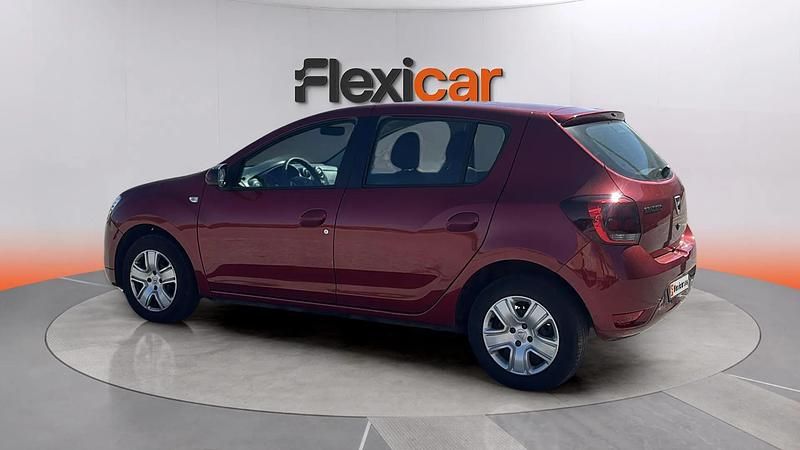 Usado Dacia Sandero Comfort 101 CV (74 kW) 2020 Granate Berlina