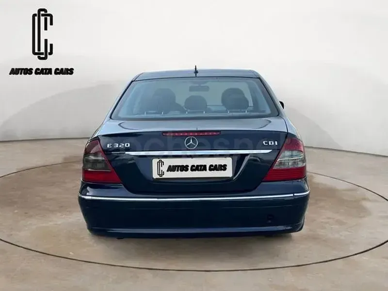 Usado Mercedes E320 Avantgarde 224 CV (164 kW) 2007 Azul Berlina