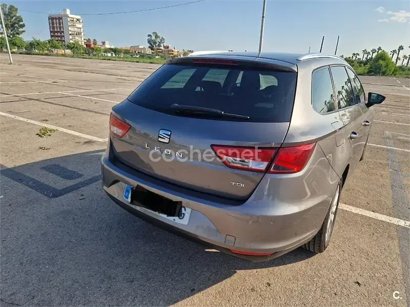 Usado Seat Leon ST Style 150 CV (110 kW) 2014 Gris / plata Familiar