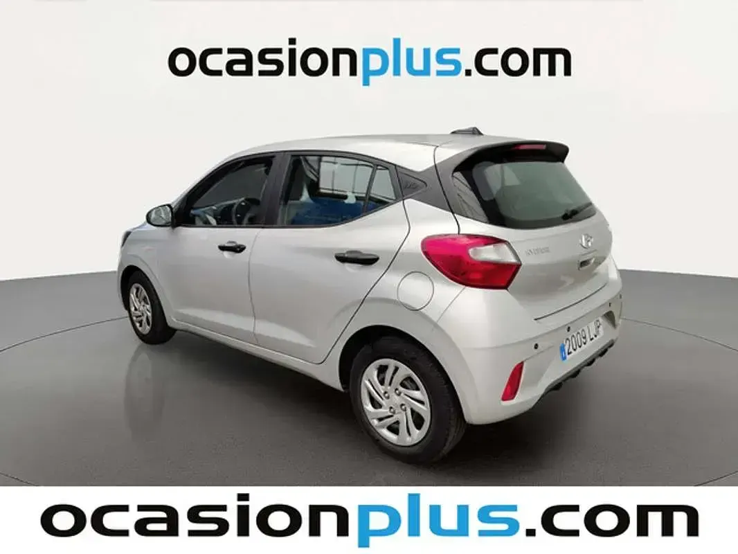 Usado Hyundai i10 67 CV (49 kW) 2020 Plateado Utilitario