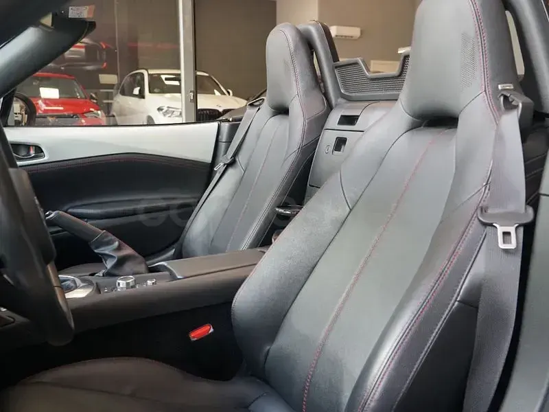 Usado Mazda MX5 Luxury 131 CV (96 kW) 2015 Blanco Descapotable