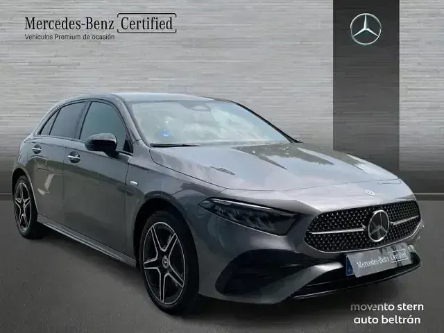 Usado Mercedes A250 Advanced 218 CV (160 kW) 2025 Gris / plata Berlina