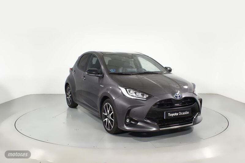 Gris Usado 2021 Toyota Yaris Plus Berlina | 20.400 € (Precio justo) - Imagen 1/4