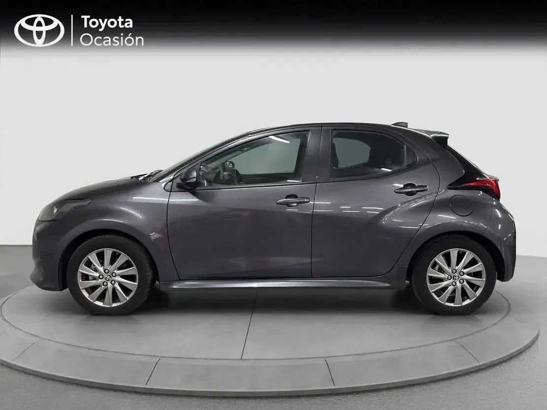 Usado Toyota Yaris Hybrid Active 116 CV (85 kW) 2024 Gris grafito Berlina