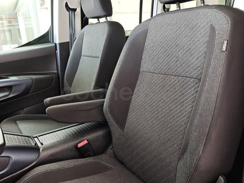 Usado Peugeot Rifter Active 100 CV (73 kW) 2021 Gris / plata Monovolumen