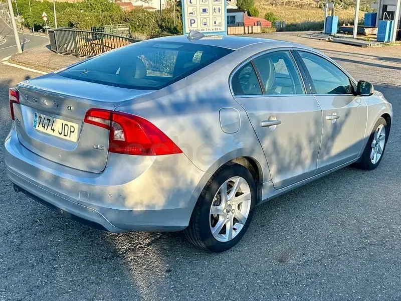 Usado Volvo S60 Momentum 136 CV (100 kW) 2015 Gris / plata Berlina