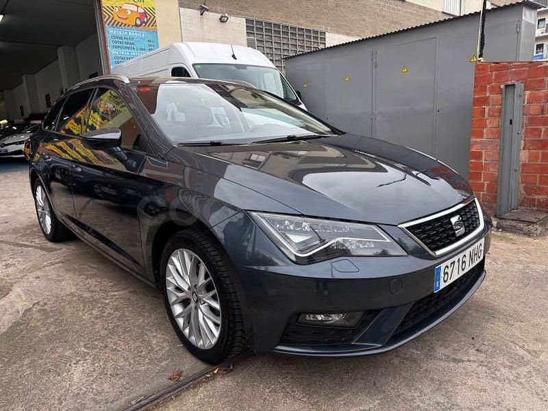 Usado Seat Leon XCELLENCE 150 CV (110 kW) 2020 Gris / plata Familiar