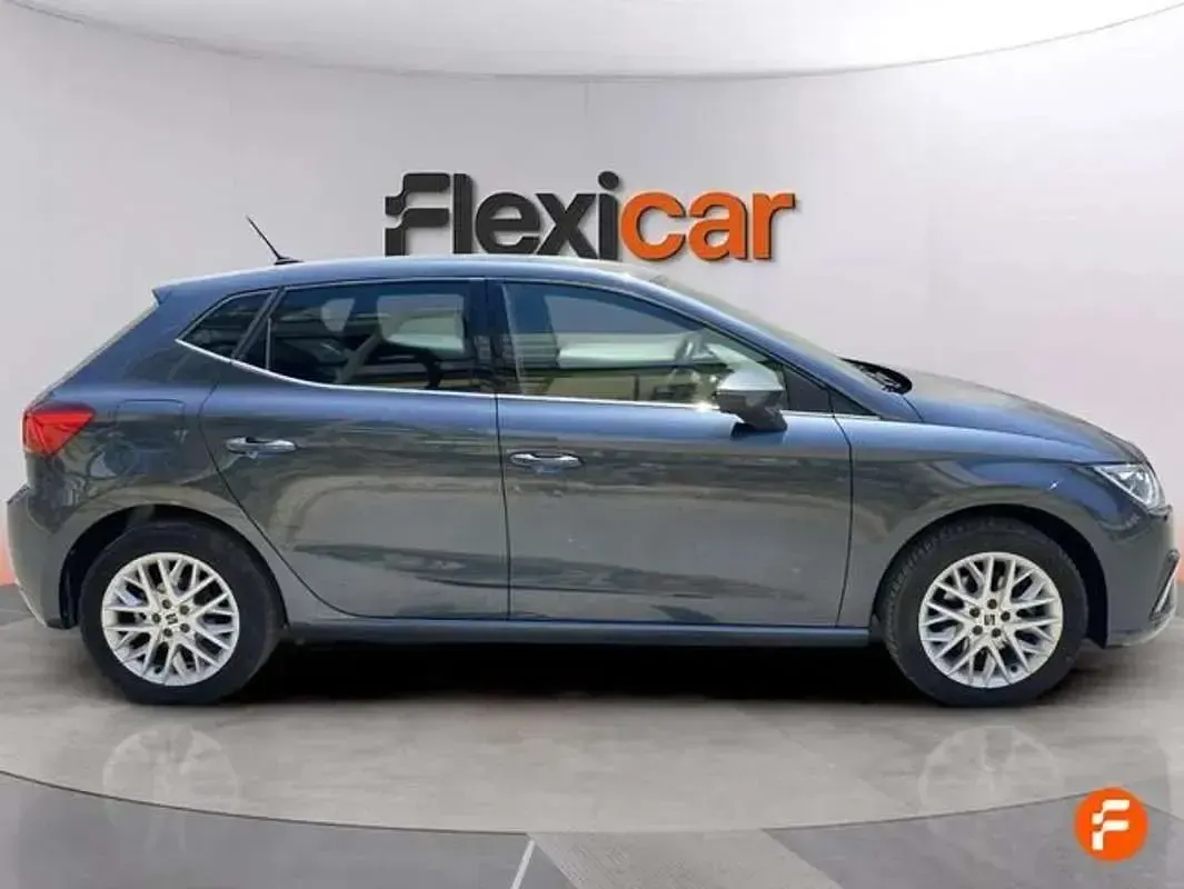Usado Seat Ibiza 116 CV (85 kW) 2024 Gris Utilitario