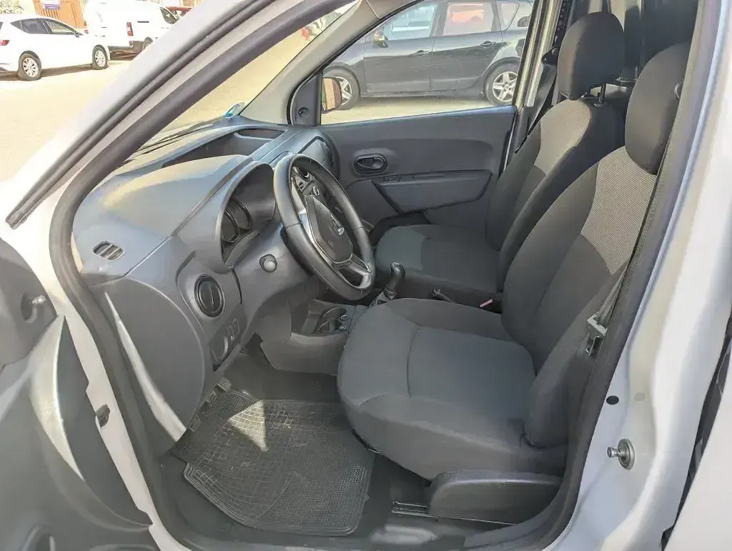Usado Dacia Dokker Essentiel 107 CV (78 kW) 2021 Blanco Monovolumen