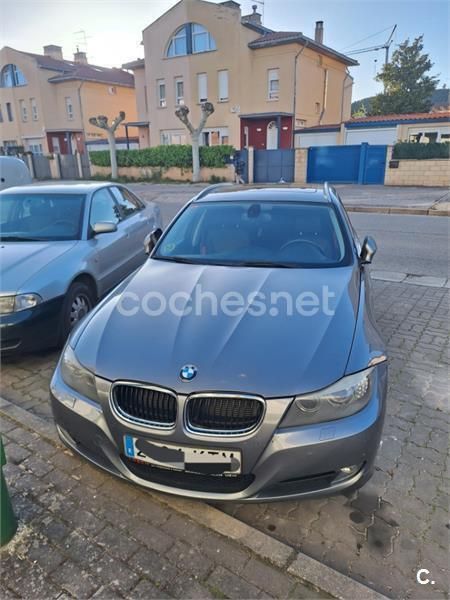 Usado BMW 318 143 CV (105 kW) 2011 Gris / plata Familiar