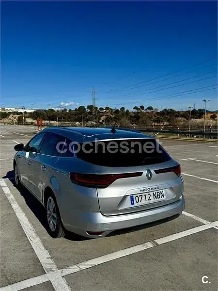 Usado Renault Mégane GrandTour Business 115 CV (84 kW) 2021 Gris / plata Familiar
