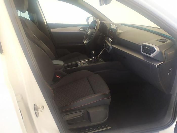 Usado Seat Leon FR 116 CV (85 kW) 2025 Blanco