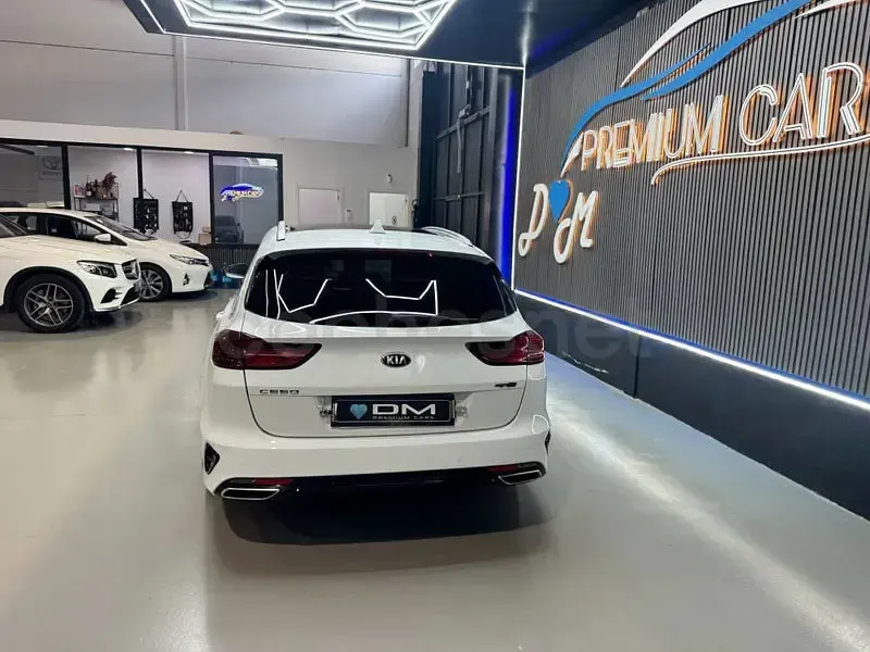 Usado Kia Ceed GT GT-Line 120 CV (88 kW) 2019 Blanco Familiar