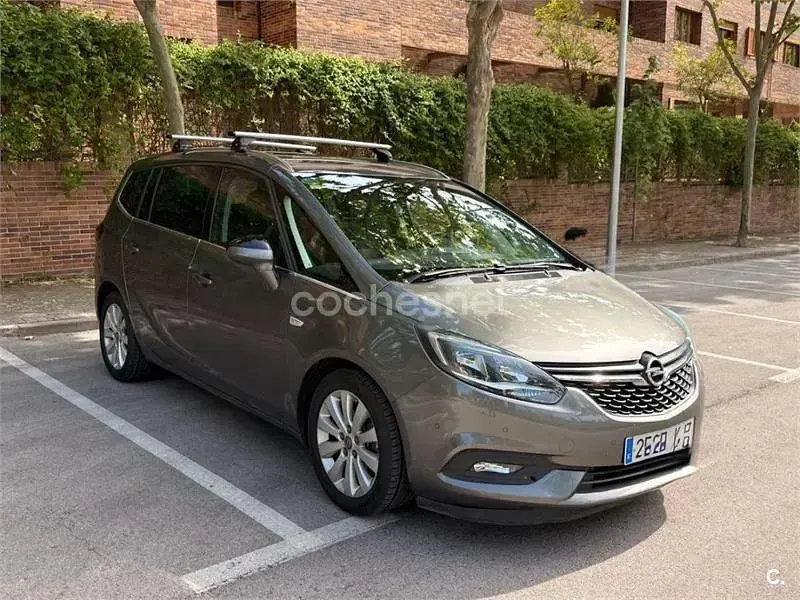 Usado Opel Zafira Excellence 140 CV (102 kW) 2018 Gris / plata Monovolumen