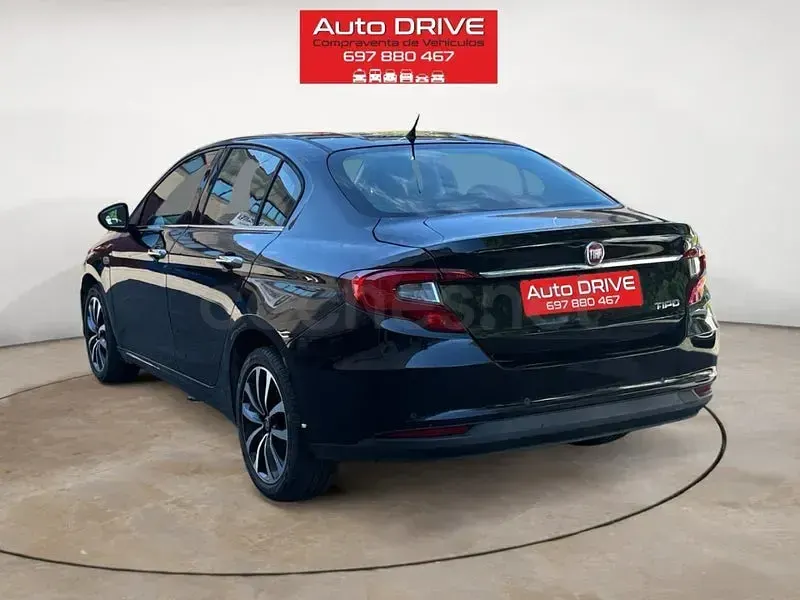 Usado Fiat Tipo Easy 120 CV (88 kW) 2017 Negro Berlina