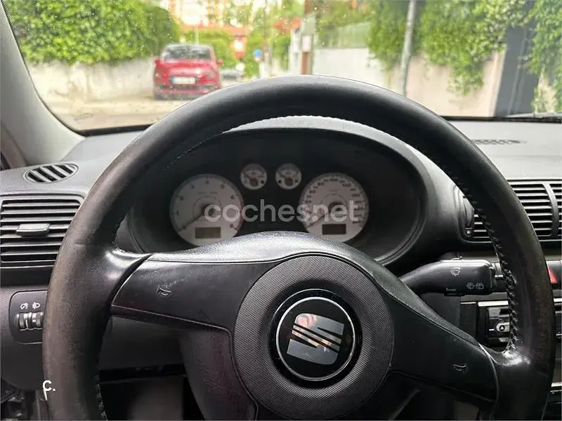 Usado Seat Leon FR 180 CV (132 kW) 2005 Negro Utilitario