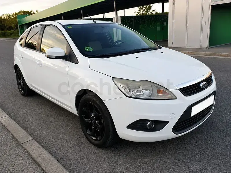 Usado Ford Focus Trend 115 CV (84 kW) 2009 Blanco Berlina