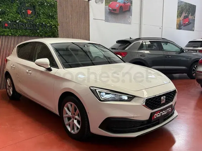Usado Seat Leon Style 115 CV (84 kW) 2021 Blanco Berlina
