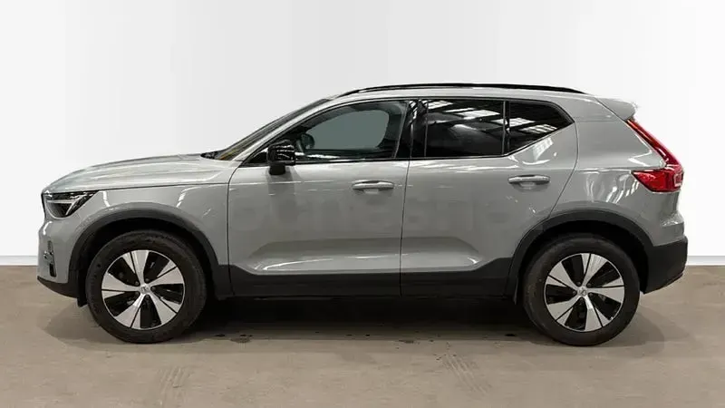 Usado Volvo XC40 Plus 163 CV (119 kW) 2025 Gris / plata SUV
