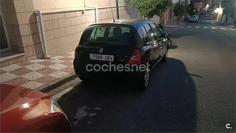 Usado Renault Clio II Extreme 100 CV (73 kW) 2004 Negro Berlina